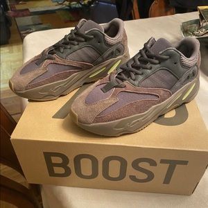 Yeezy Boost 700 ‘Mauve’ Size 8.5